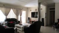 Lounges - 100 square meters of property in Constantia Kloof