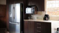 Kitchen - 15 square meters of property in Glenvista