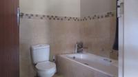 Bathroom 1 - 6 square meters of property in Glenvista