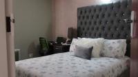 Bed Room 1 - 10 square meters of property in Glenvista