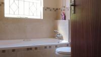 Bathroom 2 - 5 square meters of property in Glenvista