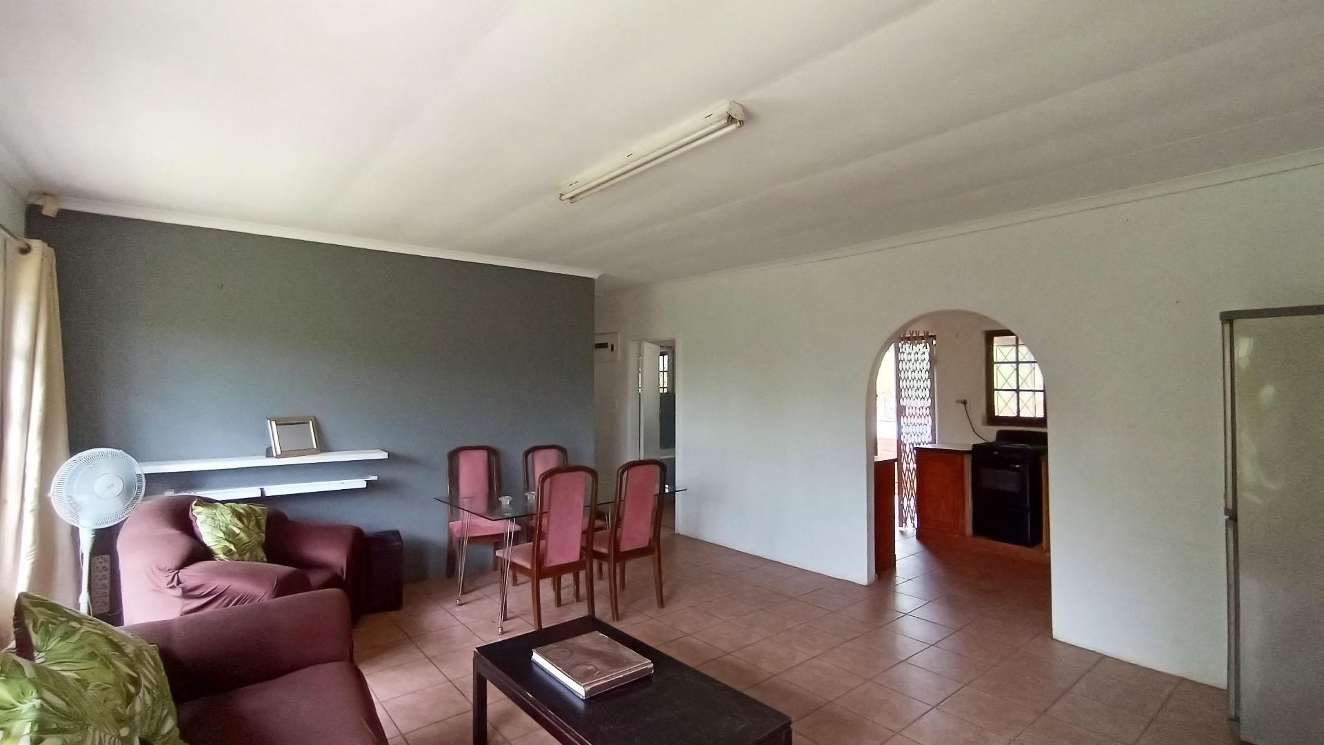 Lounges - 29 square meters of property in Illovo Glen 