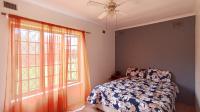 Main Bedroom - 14 square meters of property in Illovo Glen 