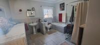 Main Bathroom of property in Bayswater