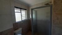 Bathroom 1 - 5 square meters of property in Sonneglans