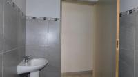 Bathroom 1 - 5 square meters of property in Andeon