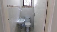 Guest Toilet - 2 square meters of property in Bluff