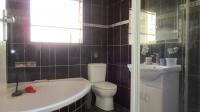 Main Bathroom - 9 square meters of property in Glenanda