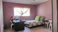 Bed Room 4 - 30 square meters of property in Glenanda