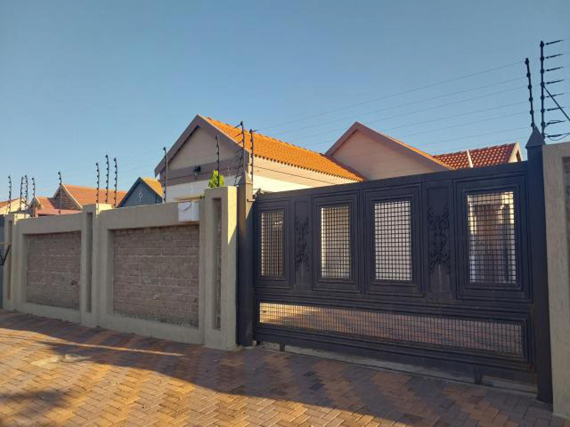 Front View of property in Seshego