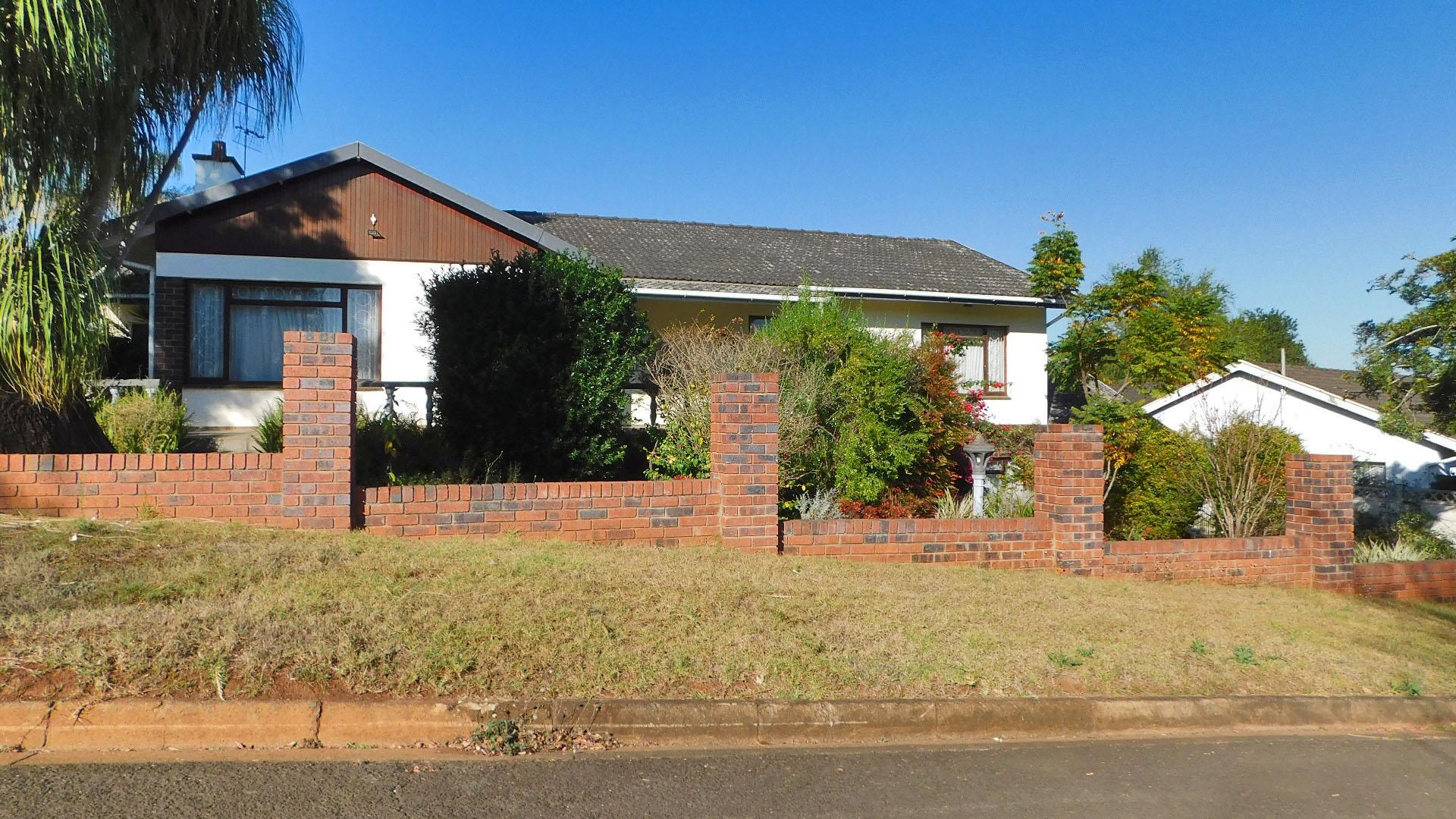 Front View of property in Hayfields