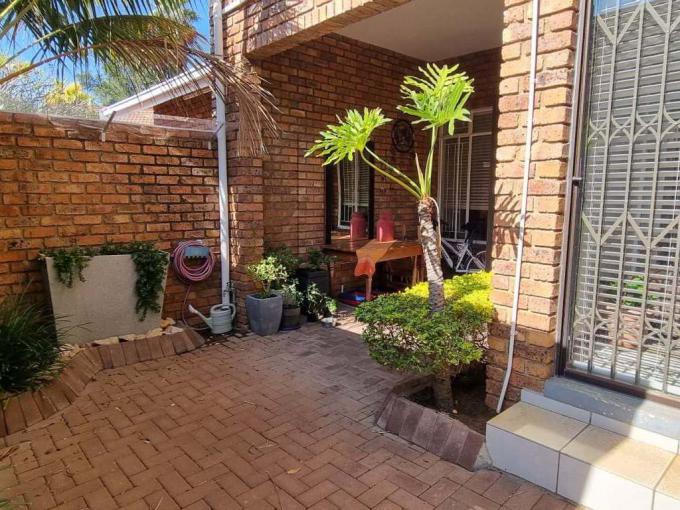 3 Bedroom Simplex for Sale For Sale in Safarituine - MR582454