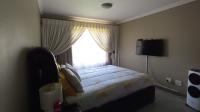 Main Bedroom - 17 square meters of property in Amberfield