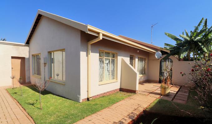 3 Bedroom House For Sale For Sale In Lenasia South - MR58360