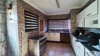 Kitchen - 17 square meters of property in Glenmarais (Glen Marais)