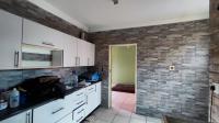 Kitchen - 17 square meters of property in Glenmarais (Glen Marais)