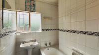 Bathroom 1 - 4 square meters of property in Glenmarais (Glen Marais)