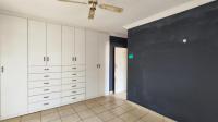 Main Bedroom - 25 square meters of property in Glenmarais (Glen Marais)