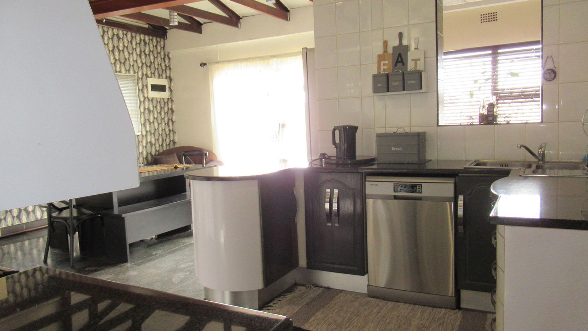 Kitchen - 20 square meters of property in Eldorado Park AH