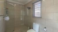 Main Bathroom - 13 square meters of property in Goedeburg