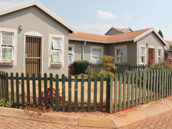 2 Bedroom Simplex to Rent in Weltevreden Park - Property to rent - MR587686