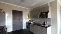 Kitchen - 8 square meters of property in Heuweloord