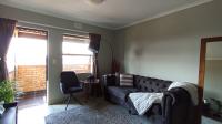 Lounges - 15 square meters of property in Heuweloord