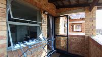 Balcony - 6 square meters of property in Heuweloord