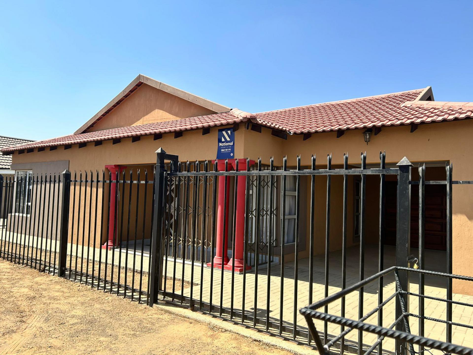 Front View of property in Bloemspruit