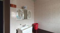 Bathroom 1 - 13 square meters of property in Wychwood