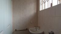 Bathroom 1 - 13 square meters of property in Wychwood