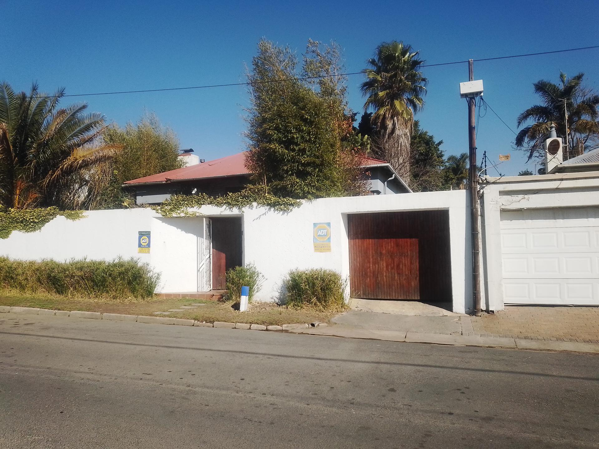 Front View of property in Orange Grove