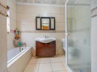 Main Bathroom of property in Everton 