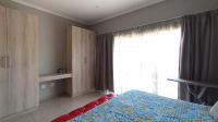 Main Bedroom - 21 square meters of property in Jackaroo Park