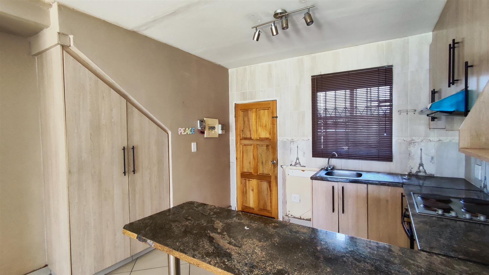 Kitchen - 15 square meters of property in Crystal Park