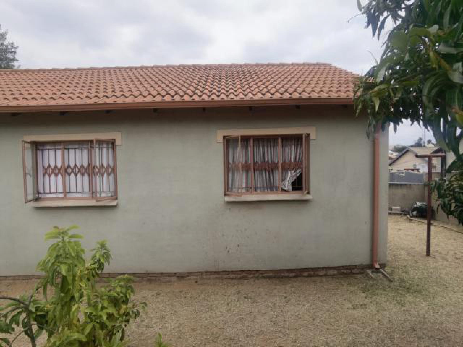 Front View of property in Karino