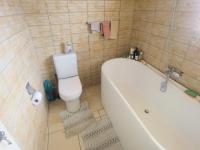 Bathroom 1 of property in Karino