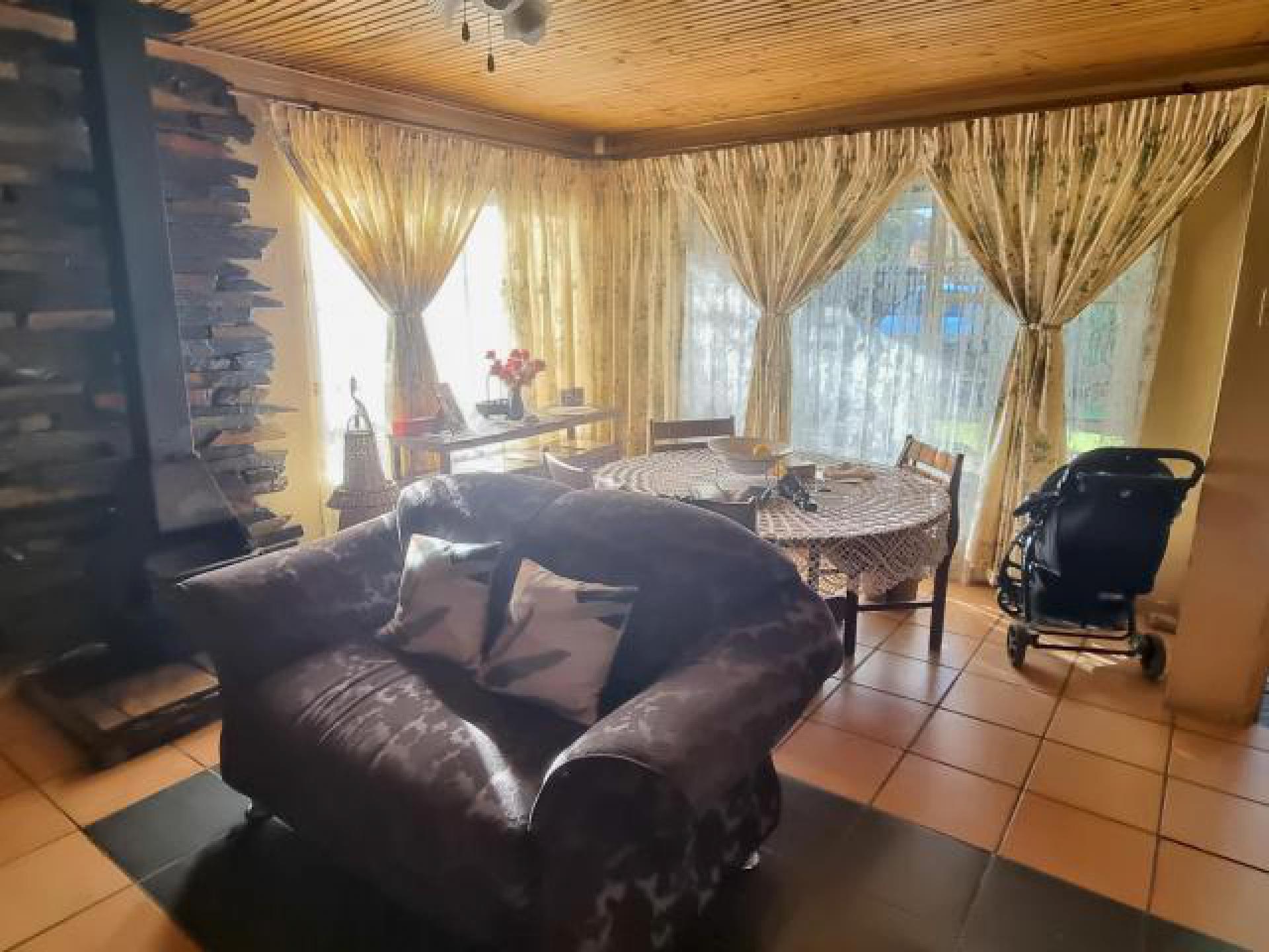 Dining Room of property in Uitsig