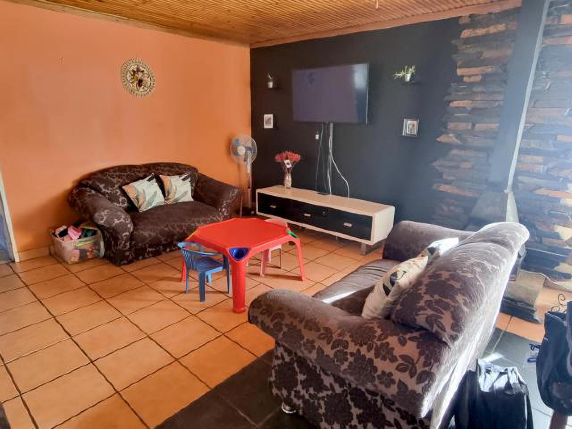 Lounges of property in Uitsig