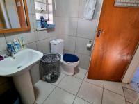 Main Bathroom of property in Uitsig