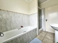 Bathroom 1 - 7 square meters of property in Lincoln Meade