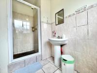 Main Bathroom - 5 square meters of property in Lincoln Meade