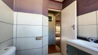 Bathroom 1 - 5 square meters of property in Pollak Park