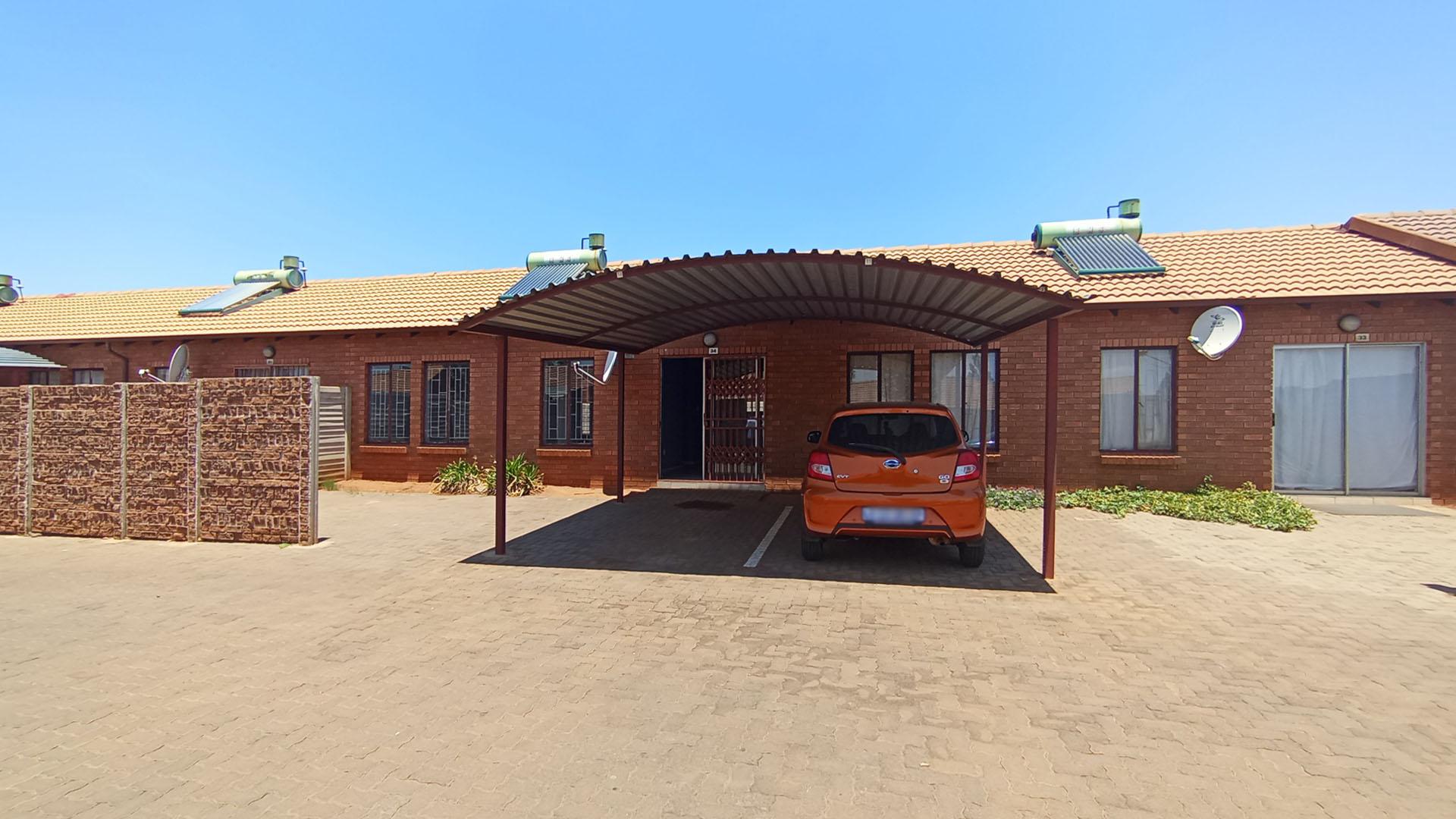 Front View of property in The Orchards