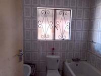 Bathroom 1 of property in Bloemside