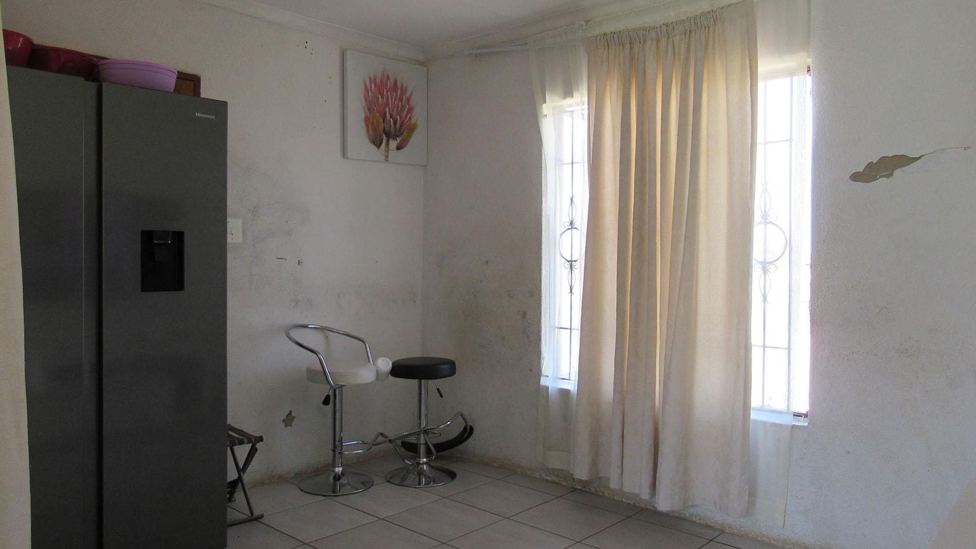 Kitchen - 8 square meters of property in Lenasia South