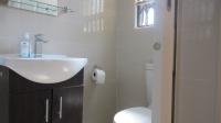 Main Bathroom - 3 square meters of property in Fairleads