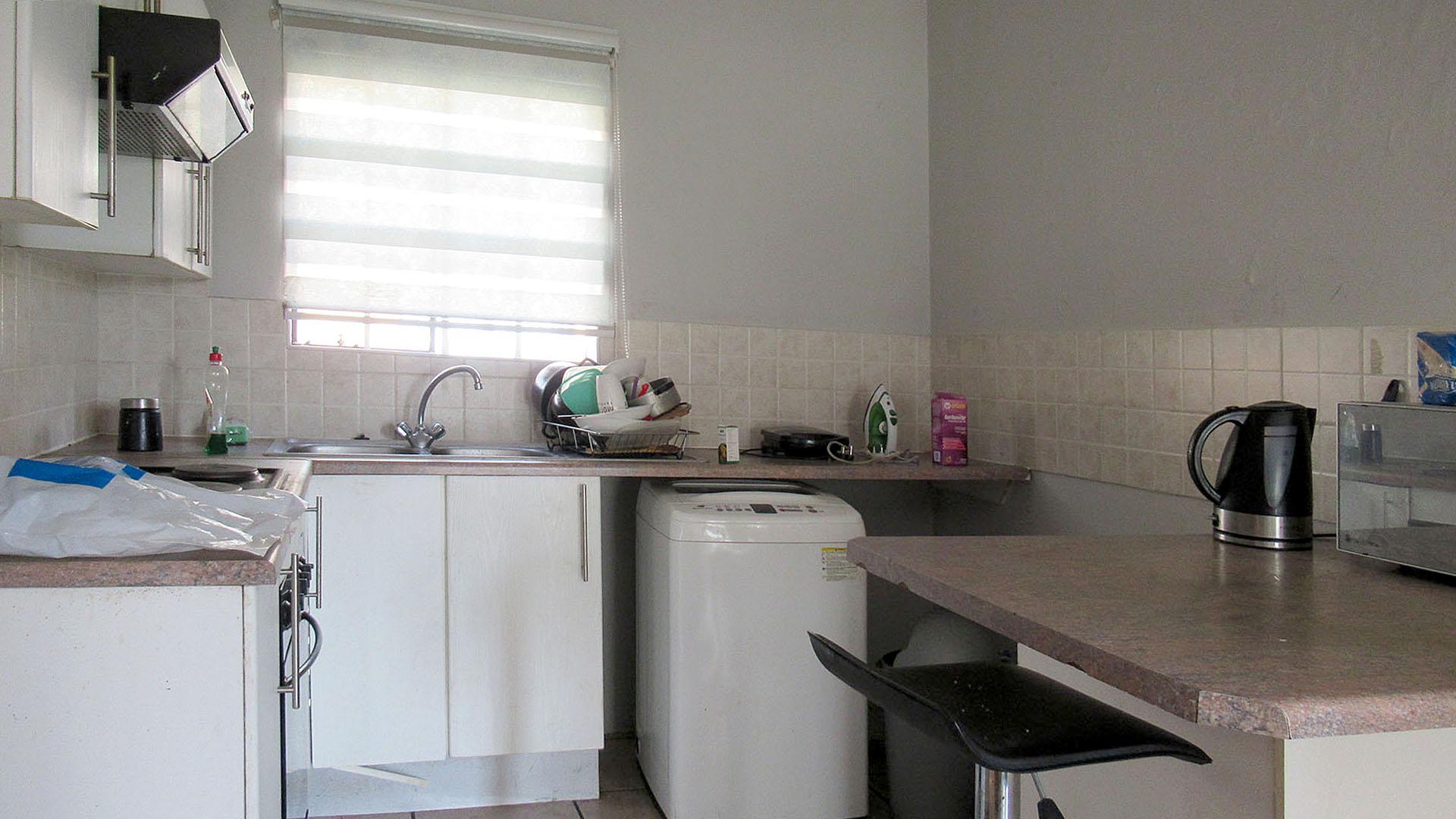 Kitchen - 9 square meters of property in Weltevreden Park