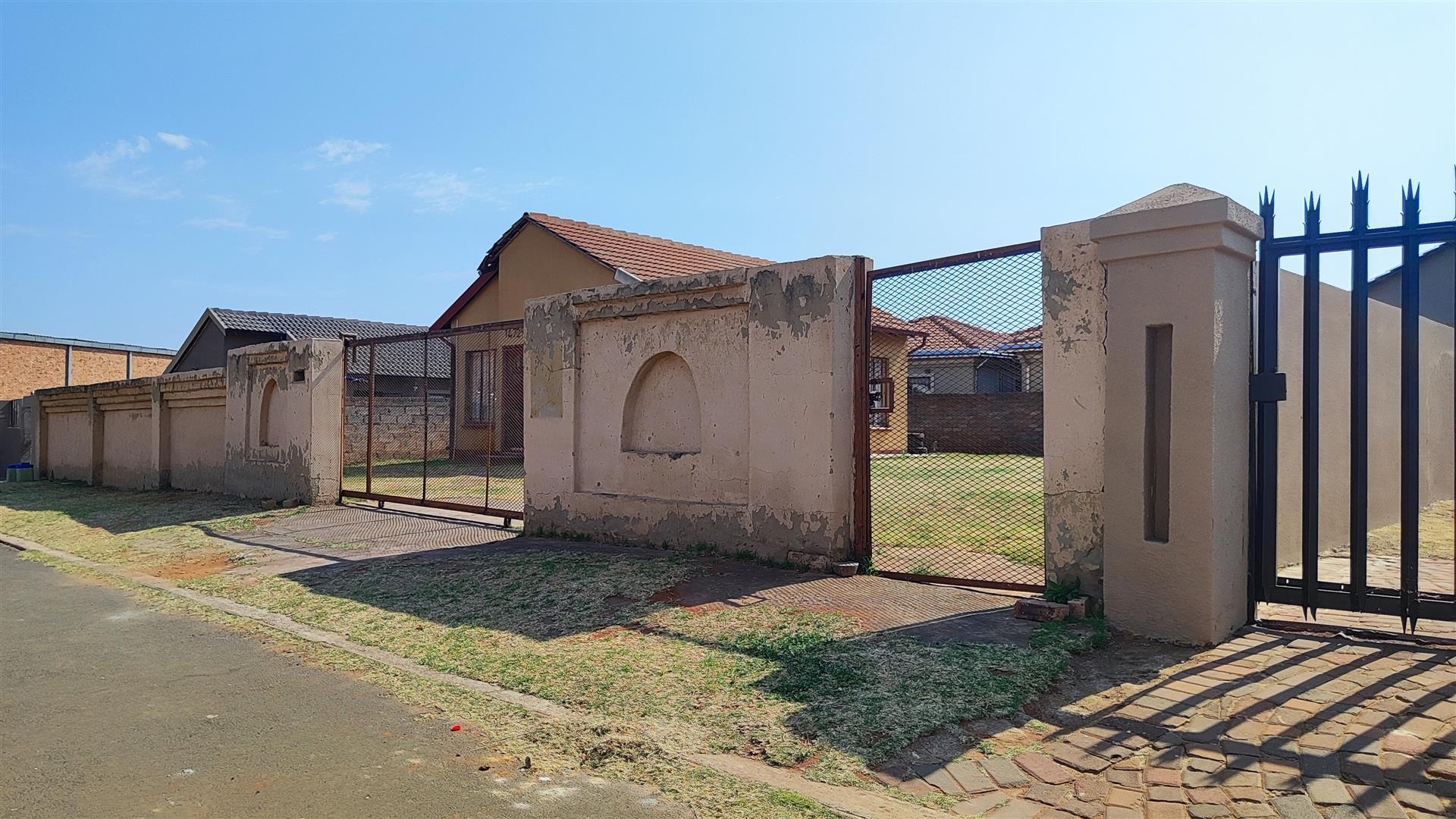 Front View of property in Vosloorus