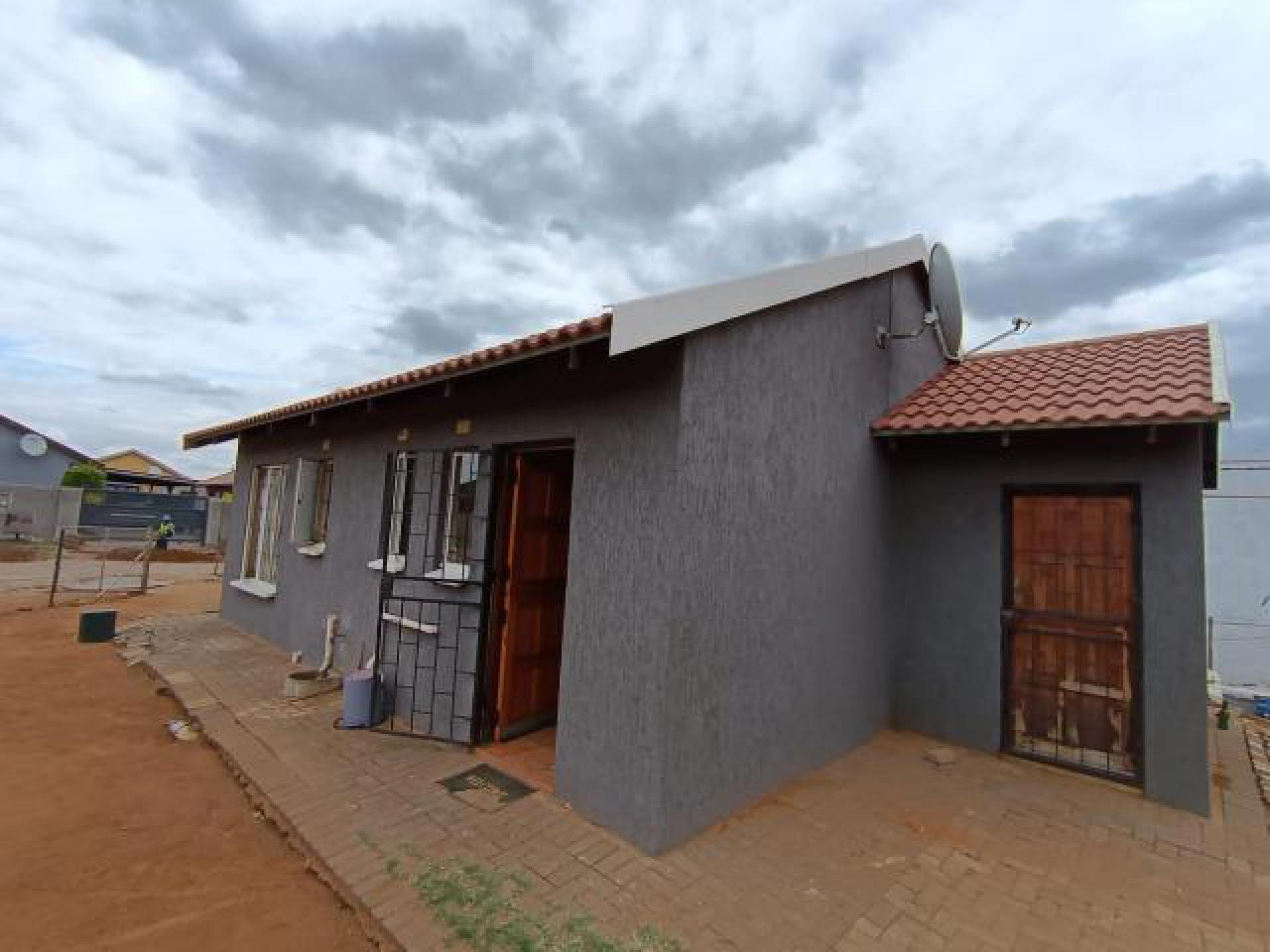 Front View of property in Boitekong